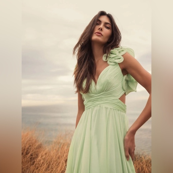 NWT Mac Duggal Ruffle tiered Cut-Out Chiffon Gown - Mint green - 67911 - Sz 8 - Picture 10 of 10